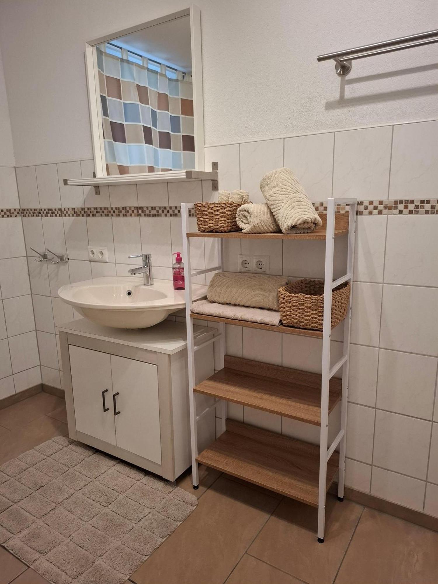 Ferienwohnung Am Blumenberg บัดแมร์เกนท์ไฮม์ ภายนอก รูปภาพ